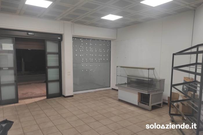 Affitto Locali commerciali e artigianali AFFITTASI LOCALE COMMERCIALE 75MQ (VR)   a Verona (VR)